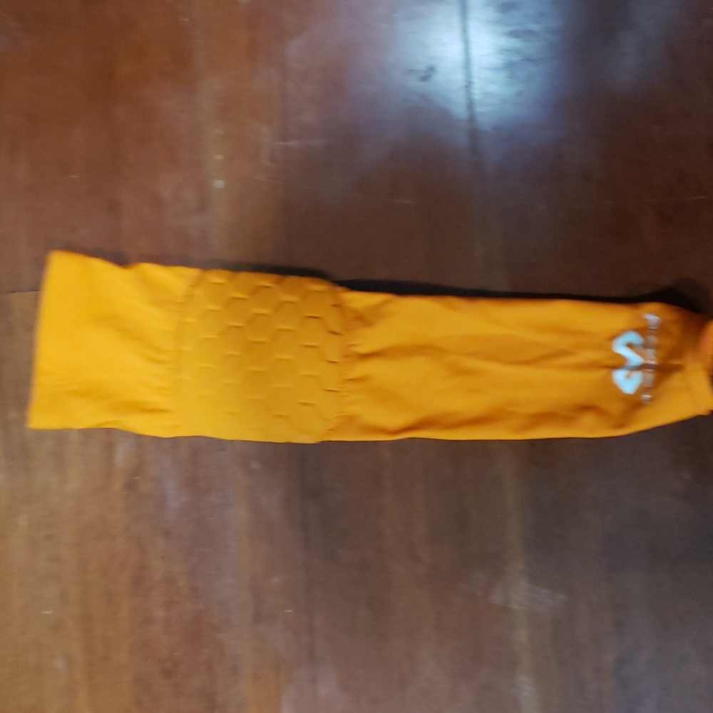 Boys McDavid Orange Basketball Sleeve Size Small - Picture 1 of 1